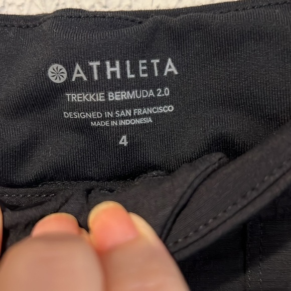 Athleta Trekkie North Mid Rise Black Bermuda shorts size 4 - Picture 12 of 14